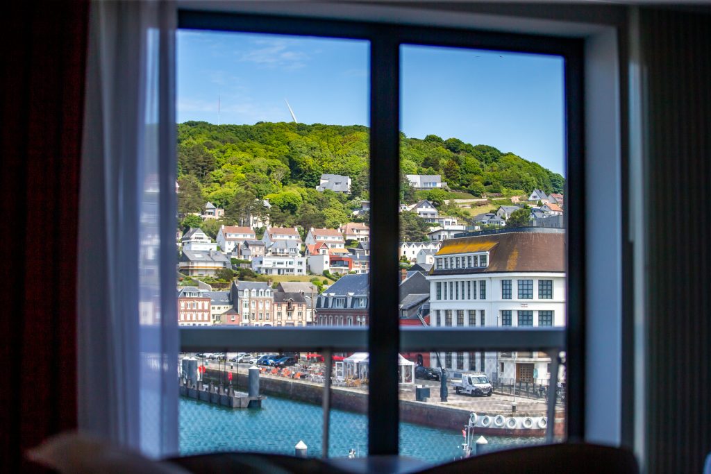 Vue panoramique sur le port de plaisance de Fécamp depuis l’Hôtel Le Grand Pavois.