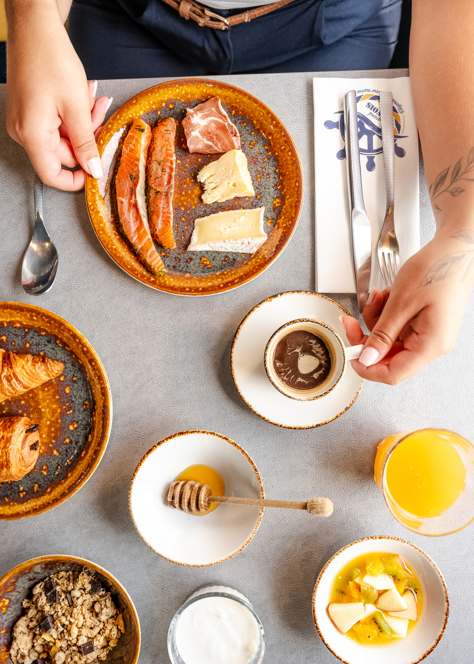 hotel le grand pavois normand breakfast